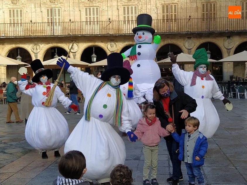 Los Muñecos de Navidad de Kamaru Teatro vuelven a las calles de Salamanca